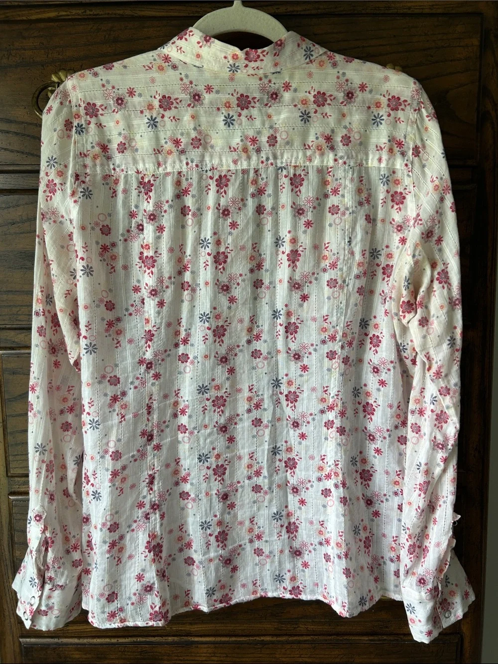 Maurices White Cotton Floral Snap-Up Blouse with Pink and Blue Flowers, Size XL - Picture 4 of 7